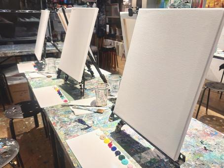 アトリエに設置した3つの白いキャンバス キャンバス,真っ白,描くの写真素材