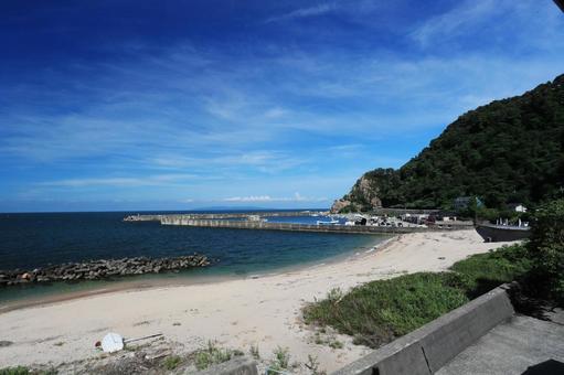 桑川港（新潟県村上市・笹川流れ） 桑川港,堤防,新潟の写真素材