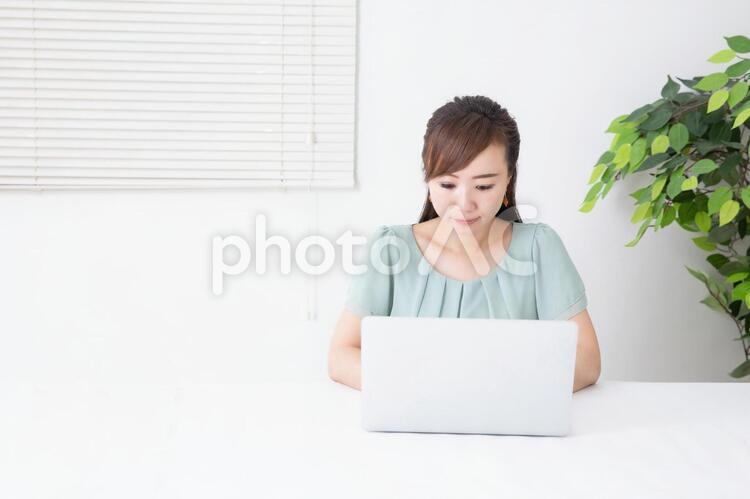 PCを使うビジネスウーマン ol,仕事,ビジネスウーマンの写真素材
