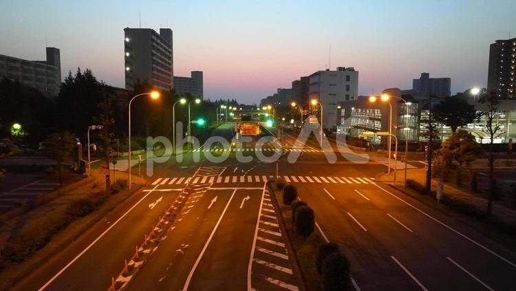つくば駅前大通りの早朝 朝焼け,早朝,大通りの写真素材