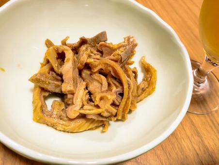 ニンニクの効いたモツでビール モツ,つまみ,おかずの写真素材