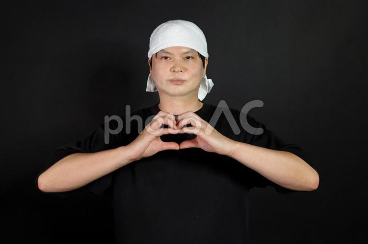 手で作るハートの形 男性,手,ハートの写真素材