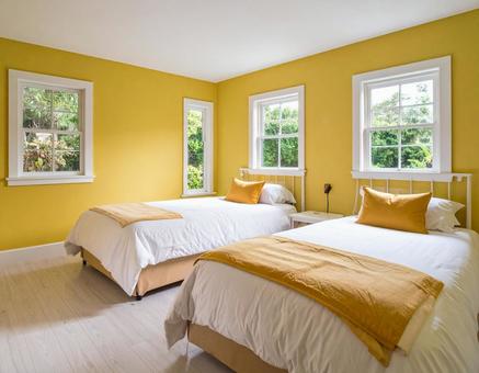 穏やかな寝室インテリアデザインの写真