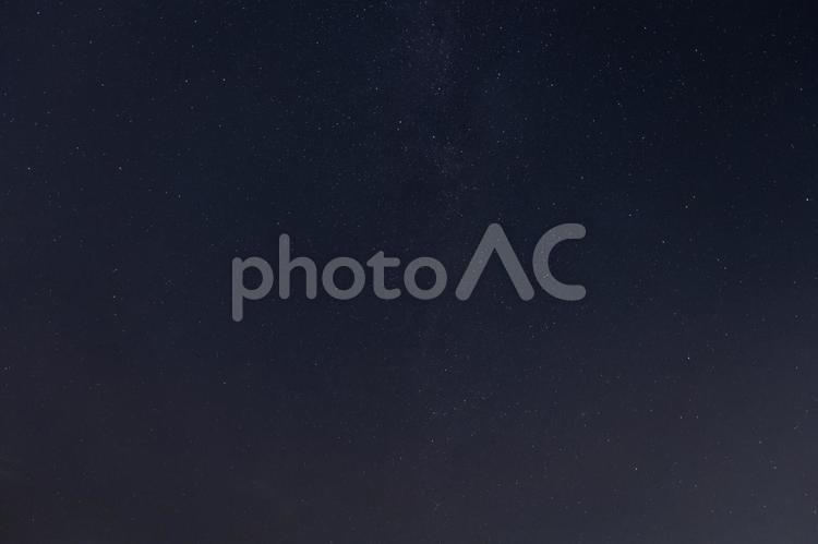 夏の夜空に浮かぶたくさんの星 星空,星,夜空の写真素材