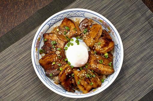 豚の角煮丼 温泉卵のせ 豚の角煮丼 温泉卵のせ 豚の角煮丼,丼,豚角煮の写真素材