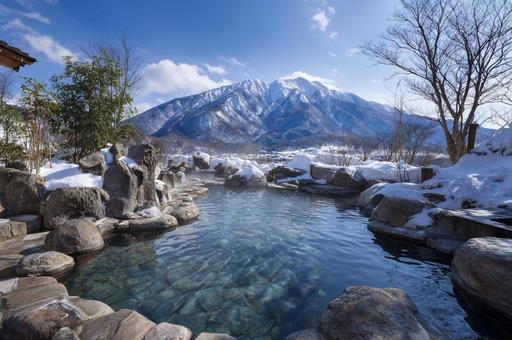 雪景色と露天風呂-1 雪景色と露天風呂-1の写真