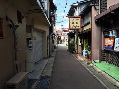 昼の飛騨高山の繁華街・一番街の風景、歩道 高山,一番街,路地裏の写真素材