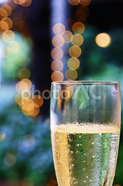 パーティーや乾杯のイメージ 乾杯,パーティー,結婚式の写真素材