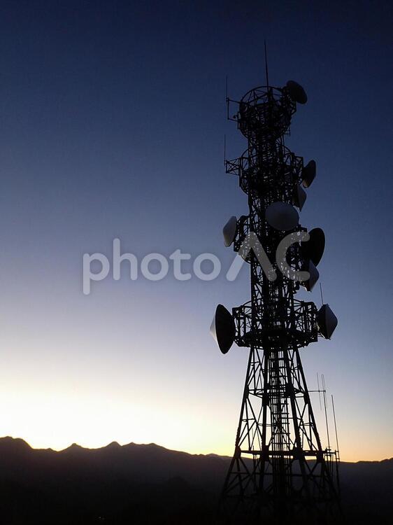 夕暮れの鉄塔 夕暮れ,日没,鉄塔の写真素材