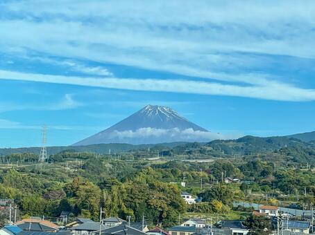新幹線の車窓から見る富士山 富士山,山,東海道の写真素材