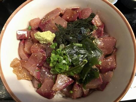 関ブリりゅうきゅう丼 関ブリりゅうきゅう丼の写真