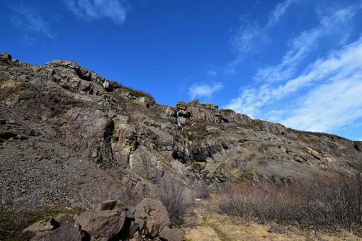 アイスランドの荒々しい岩山を流れる滝﻿ アイスランド,滝,岩山の写真素材
