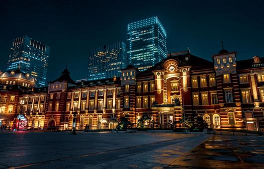 夜の東京駅 夜の東京駅の写真