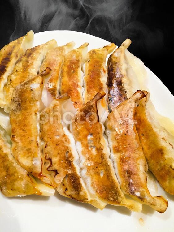 熱々焼きたての焼き餃子 餃子,焼き餃子,中華料理の写真素材