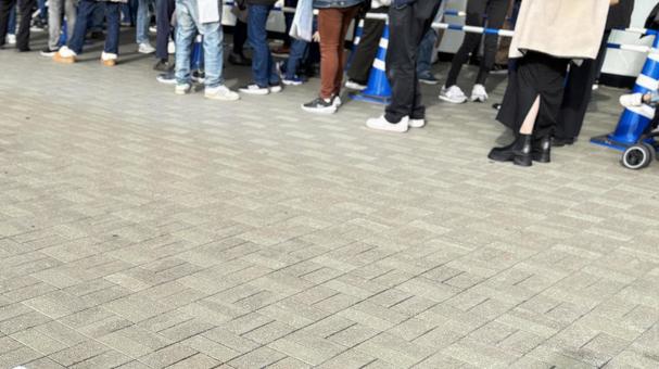 行列する人々　バーゲン 行列,人々,バーゲンの写真素材