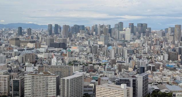 都市ビルと飛行機 都市ビルと飛行機 ビル,ビル群,大阪の写真素材