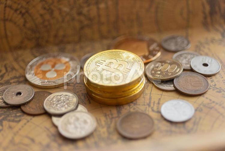 暗号通貨のイメージ ビットコイン,xrp,トランプコインの写真素材