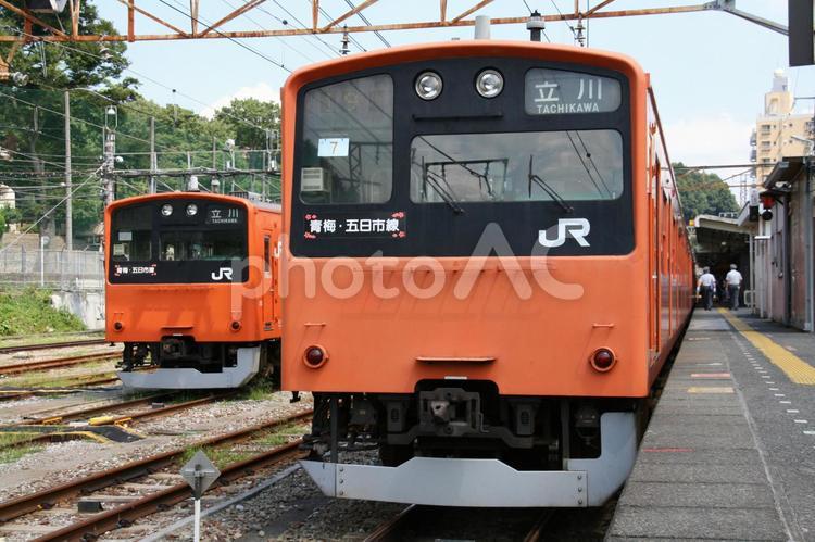 JR青梅線、201系車両 鉄道,交通,電車の写真素材
