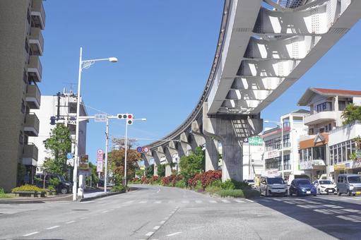 沖縄ゆいレールの高架と沿道の街並み 沖縄ゆいレールの高架と沿道の街並み モノレール,ゆいレール,沖縄の写真素材