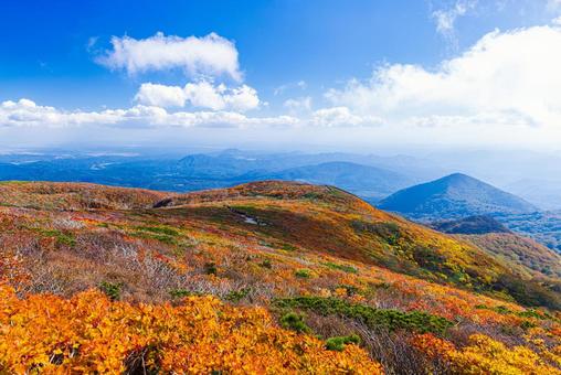 秋色に染まる 栗駒山の絶景 秋色に染まる 栗駒山の絶景 山,秋,紅葉の写真素材