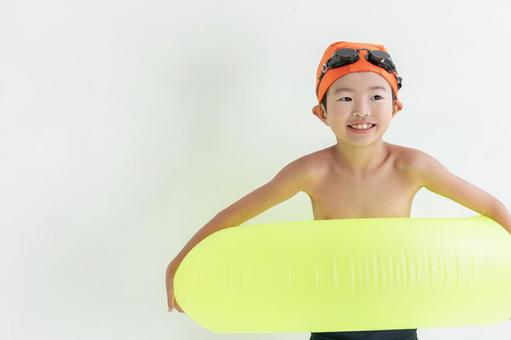 水着を着た男の子 水着を着た男の子 浮き輪,海,スイミングの写真素材