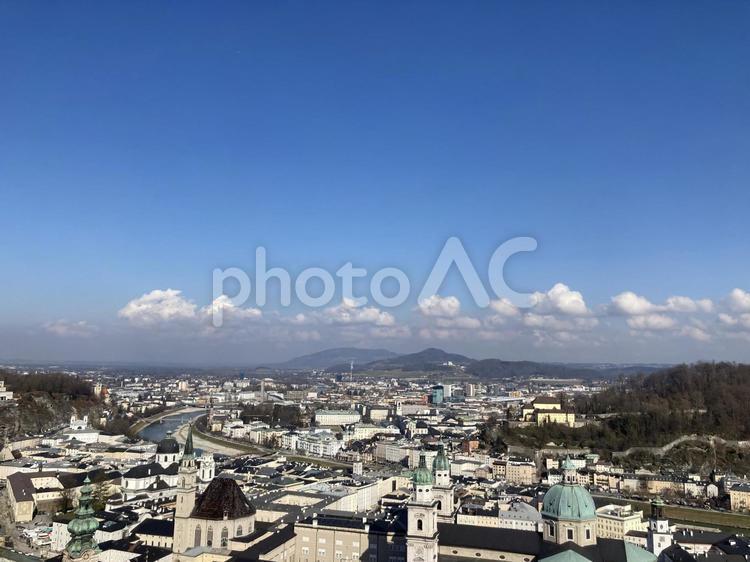 ザルツブルグの街並みと空 景色,空,晴天の写真素材