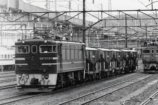 福島駅で撮影したED75形電気機関車 のりもの,鉄道写真,鉄道車両の写真素材