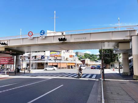 京浜急行線 追浜駅東口前の国道16号線 京浜急行線 追浜駅東口前の国道16号線の写真