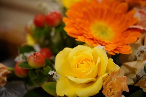 フラワーアレンジメント 薔薇とガーベラ フラワーアレンジメント 薔薇とガーベラ フラワーアレンジメント,ブーケ,贈り物の写真素材