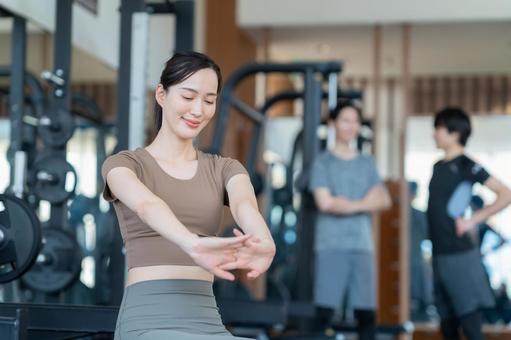 スポーツジムでトレーニングをする若い男女 スポーツジム,フィットネス,ダイエットの写真素材