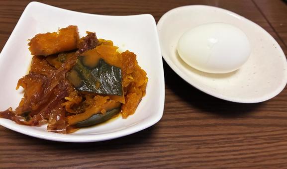 カボチャの煮付けとゆで卵 かぼちゃ,煮付け,ゆで卵の写真素材