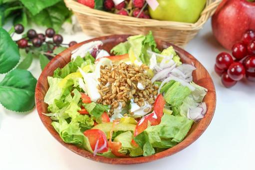 大麦サラダの写真