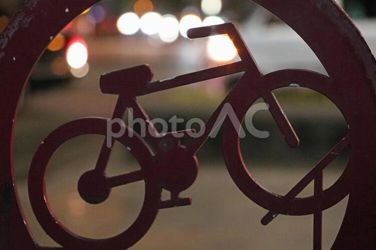 自転車置き場からの景色　 自転車置き場,看板,夜の写真素材