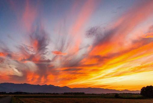 夕焼け  夕焼け,夕方,十勝の写真素材