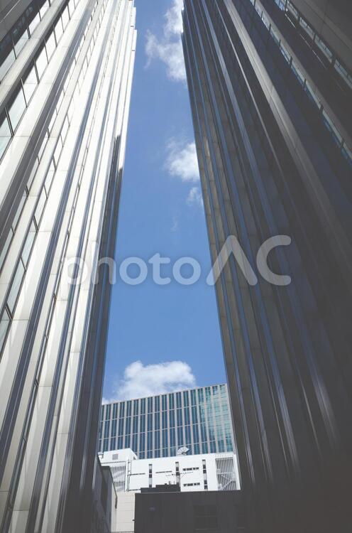 高層ビルを見上げたイメージ てっぺん,オフィス,コピースペースの写真素材