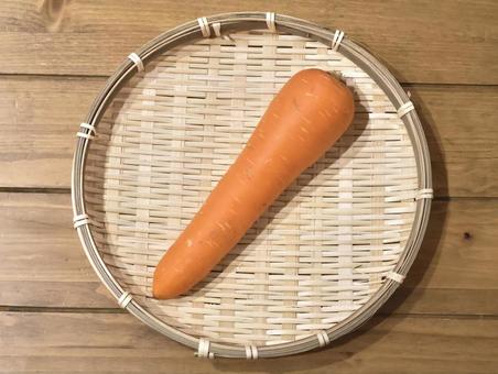 にんじん2 にんじん2 にんじん,ざる,物撮りの写真素材