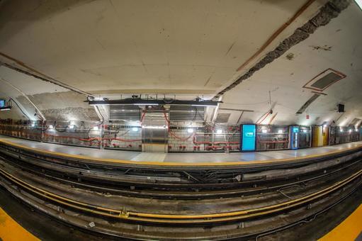 モントリオール地下鉄駅壁面 モントリオール地下鉄駅壁面の写真