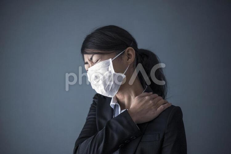 風邪をひいたビジネスウーマン 女性,咳き込む,病気の写真素材