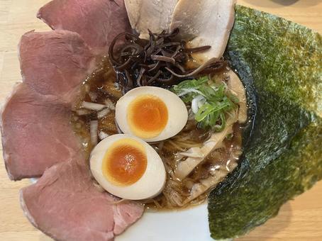 醤油ラーメン 醤油ラーメンの写真