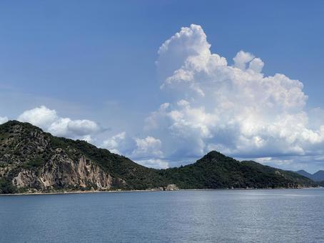 入道雲わき立つ夏の海 入道雲わき立つ夏の海 夏,雲,入道雲の写真素材