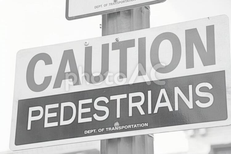 背景素材　道路標識　CAUTION　バックグラウンド 交通整理,交通標識,案内板の写真素材