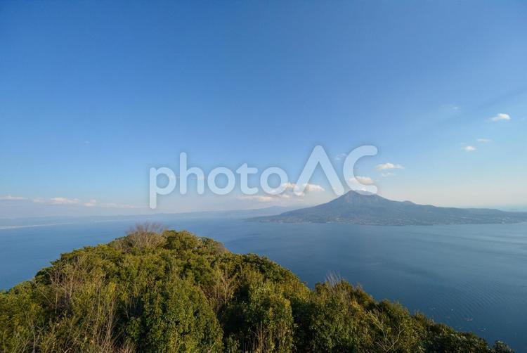 鹿児島県の雄大な桜島と錦江湾の眺望（寺山） 鹿児島県,錦江湾,桜島の写真素材