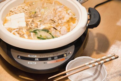 冬には熱々のきのこ鍋を 鍋料理,冬,旬の味覚の写真素材