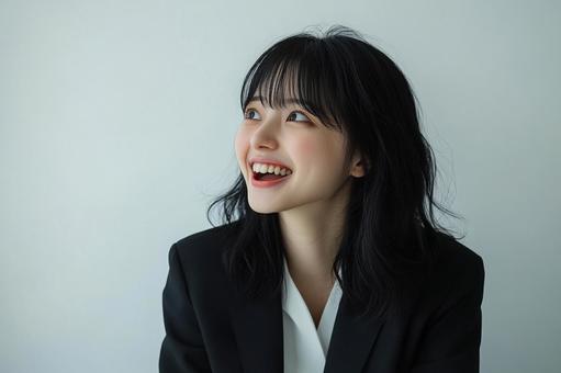 笑顔で働くビジネス女性のポートレートの写真