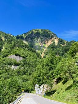 日光白根山を見上げる 日光白根山を見上げる 日光白根山,白根山,山の写真素材