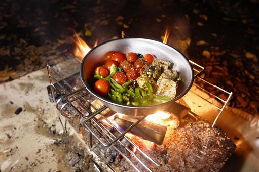 キャンプと料理 焚き火,炎,火の写真素材