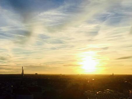 夕暮れどきの幻想的な風景の写真