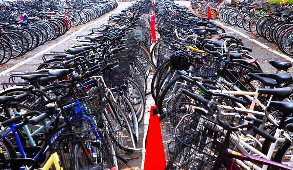 駐輪場ー大量の自転車 駐輪場ー大量の自転車の写真