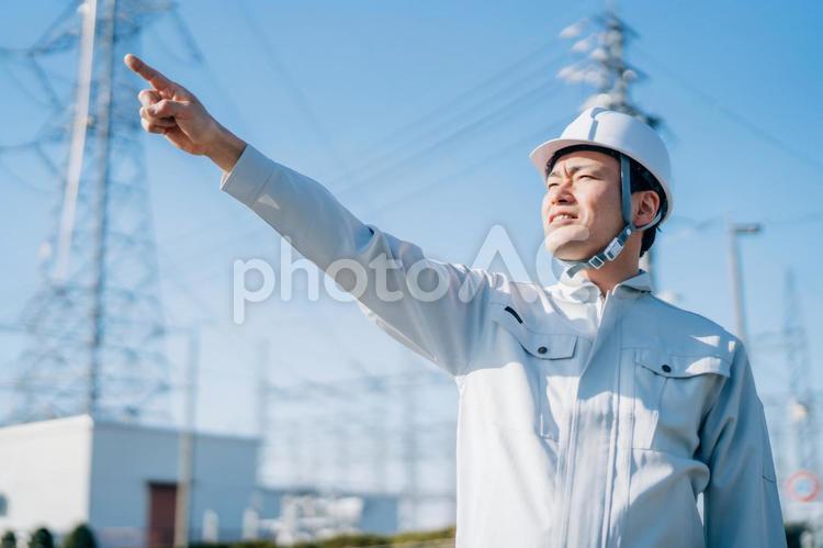 電気工事士・電力会社・作業着を着た男性 電力会社,電気工事士,作業員の写真素材