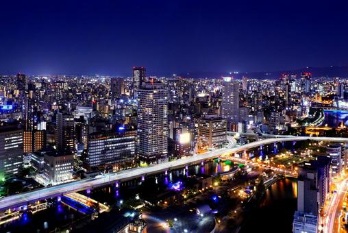 夜の大阪の街並み 夜の大阪の街並みの写真